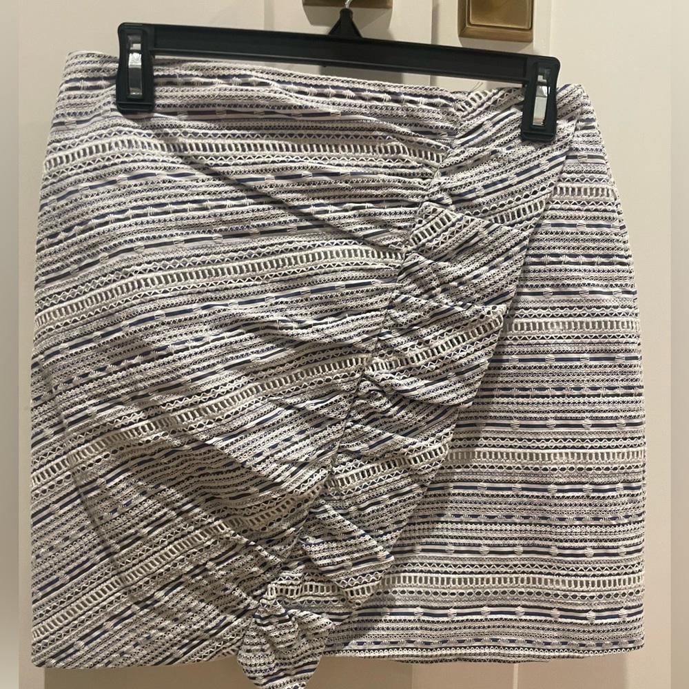 Waverly Grey mini skirt, Size 6, Blue, patterned, 95% cotton, 4% polyester, 1%